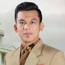 Dokter rica sempat hilang dan ditemukan di kawasan mentawah kalimantan barat bersama para pengungsi anggota gafatar lainnya. Mengenal Lebih Dekat Sosok Dr Muhammad Maliki Dokter Muda Asal Riau Antaranusa Com