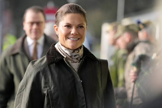 Swedish Crown Princess Victoria starts officer training - SWI swissinfo.ch