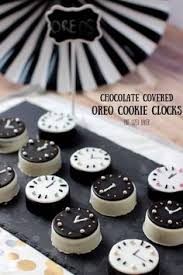 Count Down To The New Year With These Fun Chocolate Covered Oreo Cookie Clocks Perfect For You Party New Years Eve Snacks Oreo Cookies Chocolate Covered Oreos