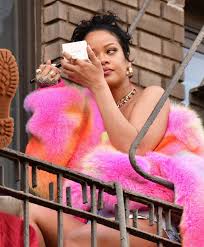 Aug 04, 2021 · rihanna, forbes writes, can attribute much of her net worth—$1.4 billion of it, to be exact—to fenty beauty. 4 Qmtjhfptesm