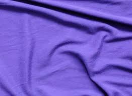 Kaos, baik yang berlengan panjang maupun pendek selalu memiliki daya serap yang baik sehingga cocok digunakan untuk melakukan aktifitas harian. 9 Jenis Bahan Kain Jersey Yang Wajib Kamu Ketahui Sebelum Membeli