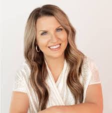 Donna Lomas's Instagram, Twitter & Facebook