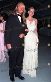 Renny harlin et geena davis lors de la soirée amfar au moulin de mougin pendant le festival de cannes le 15 mai 1997, france. Renny Harlin Pictures And Photos
