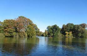 Sorgen sie für erfrischung mit wasser im garten. Der Kleinhesseloher See Bootsverleih Im Englischen Garten