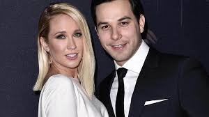 In a joint statement to refinery29, camp and astin said: Entertainment Pitch Perfect Stars Anna Camp Skylar Astin Break Up After Two Years Of Marriage Celebrity Tn N 1 Official Stars People Magazine Wiki Biography News
