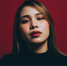 Yoona just shared something so sincere in her recent YouTube guesting. She  revealed that Son Ye Jin is her ultimate role model, and the way she  explained it was so thoughtful. She