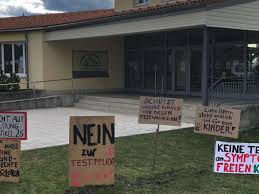 Durch die aktivierung stimmen sie zu, dass mit der nutzung daten an google übertragen werden. Schilder Als Zeichen Gegen Die Testpflicht Hohenpeissenberg