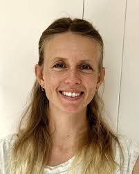 Lara Harrison's Instagram, Twitter & Facebook