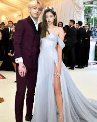 Taennie Tatanini Taehyung Jennie Guccicouple Minigucci Taehyungjennie Blackpink Bts Jenniekim Kimtaehyung Bangtanpink Blackbangtan Selebriti Gambar Fotografi