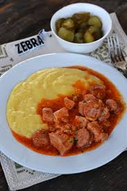 Tochitura dobrogeana, bucovineana sau tochitura de porc cu ceapa si bulion | gina bradea. Pin On Te Astept La Masa