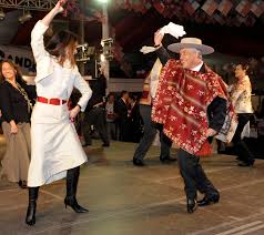 29 марта 201870 229 просмотров. Presidente Pinera Baila Primera Cueca En Fonda Oficial Del Parque O Higgins Notas Biobiochile