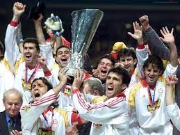 Galatasaray tarihinin en büyük başarısı, aynı zamanda türk futbol tarihinin en büyük başarısı olarak da bilinen uefa kupası zaferinin 20. Muhendis Guncesi 2000 Yili Uefa Kupasi Hikayesi Muhendis Guncesi