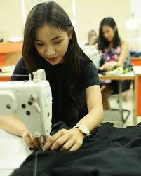 Dfp menyinergikan keilmuan, ketrampilan, dan manajemen bisnis dalam industri. Bisnis Desain Fashion Universitas Ciputra