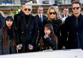 Depuis le début de l'année 2021, la grande sœur de joy hallyday serait tombée sous le charme d'un certain. Heritage De Johnny Hallyday Un Accord Trouve Entre Laura Smet David Hallyday Et Laeticia Hallyday Elle