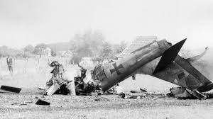 Mit einem kampfjet und einer falschen bombendrohung soll das autoritäre regime von machthaber alexander lukaschenko ein flugzeug auf dem weg von athen. Grafing Der Vergessene Flugzeugabsturz Von Dichau Familie Mit Riesengluck Grafing