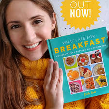 BREAKFAST HASH BROWN CUPS 🥓🌭🧀🥔. Me? Obsessed with hash browns? Ok  that's definitely true 😋. These breakfast hash brown cups are filled with  beans, sausages, bacon & cheese for the ultimate portable