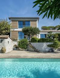 Pin By Berezvai Kitti On Toparti Haz In 2020 Modern Beach House Villa Architecture