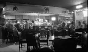 Plus un bar gourmand qu'un restaurant, suzanne est l'endroit idéal pour casser la croûte plus tard qu'à l'habitude. After Hours Chez Madame Arthur Never Apart