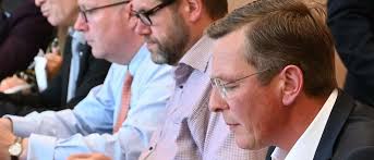 Bremer Bürgerschaft nimmt Arbeit auf: CDU-Politiker Imhoff zum  Parlamentspräsidenten gewählt