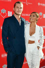 Wer ist sophia thomallas freund? Sophia Thomalla Und Loris Karius Verliebte Blicke Bei Offiziellem Auftritt