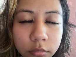 ต่อขนตาครั้งแรก… :(( : r/lashextensions