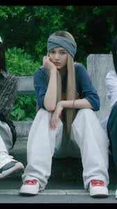 Blond Danielle Mesmerizing in New Jeans