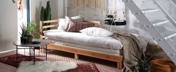 Not completely logical, but i'm so happy with the result and this diy is definitely one of my favorites of all time. How To Turn A Regular Bed Into A Daybed