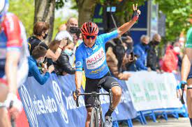 Nairo quintana está participando en una de las carreras que mejor le sienta. Wochenendrennen Nairo Quintana Emma Norsgaard Und Tom Pidcock Haben Die Nase Vorn Swiss Cycles