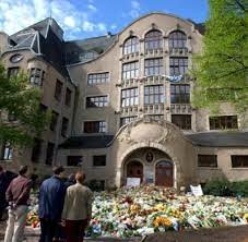 Der täter ist auf der flucht. Gedenken Erfurt Erinnert An Opfer Von Amoklauf An Gutenberg Gymnasium Vor 15 Jahren Welt