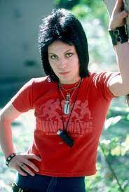 Joan jett's iconic shaggy haircut with short bangs gets a modern twist thanks to a bold infusion of color. Joan Jett Sounds Off On The Black Shag Haircut That Defined The 70s At The 2018 Sundance Film Festival Vogue