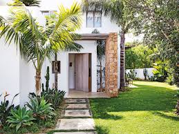 Une Maison Blanche Par Un Architecte Espagnol Planete Deco A Homes World Architecte Maison Blanche Decoration Exterieur