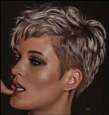 11 freche frisuren mit einem fransigen look a8f4f5f330 22 of 2019 frech kurzhaarfrisuren damen frisuren 2019 mittellang december 2019. Pony Kurzhaarfrisuren Frauen Frech 2020 Novocom Top