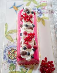 Buche Marron Et Fruits Rouges Recette En Video Cuisine De Fadila Buche De Noel Aux Fruits Marron Fruit Fruits Rouges