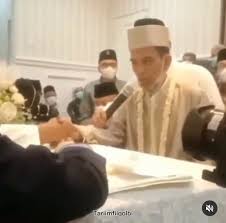 Ustadz abdul somad (uas) baru saja melangsungkan pernikahannya dengan gadis muda bernama fatimah as zahra. 7gcwe2 3m9klfm