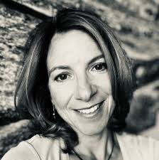 Amanda Metcalfe's Instagram, Twitter & Facebook