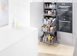 extra opbergruimte met de nieuwe voorraadkasten van blum nieuws startpagina voor keuken ideeen keuken bijkeuken ontwerp keuken lades moderne keukenkasten