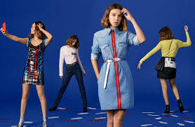 Millie bobby brown (born 19 february 2004) is a british actress, model and producer. Milli Bobbi Braun Veselitsya V Prazdnichnom Kampejne Calvin Klein Buro