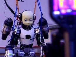 Un robot humanoide fabricado en Italia está aprendiendo a volar