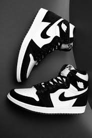 Wmns Air Jordan 1 Retro High Og Twist Air Jordan Cd0461 007 Black Black Metallic Gold White In 2020 Trendy Shoes Sneakers Nike Air Shoes Jordan Shoes Girls