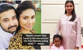 Nama dia itu lucky keriym putra revolusi. Nampak Baby Bump Netizen Spekulasi Isteri Tmj Hamil Anak Keempat