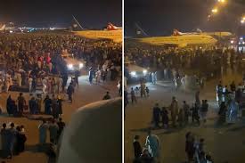 .kabul's international airport monday, so desperate to escape the taliban capture of their country that they held onto an american military jet as it took off and plunged to death in chaos that killed at least. Wyrrl5wex6vwpm