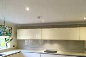 A chalky, very matt finish estate emulsion is responsible for the signature farrow and ball look. Farrow Ball Joa S White No 226 Glass Splashback Glass Splashbacks Pro Glass 4