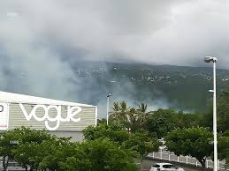 Dimanche 7 juillet 2019 à 20h02. Les Pompiers Sont Toujours Mobilises Etang Saint Paul Incendie En Cours 4 Hectares De Vegetation Ont Brule Imaz Press Reunion L Actualite De La Reunion En Photos