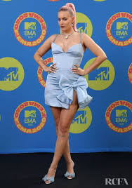 She has been featured on several hit singles till date, including clean bandit's rockabye, friends, alarm and ciao adios. Anne Marie Wore Pale Blue Area To The 2020 Mtv Emas