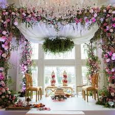Depending on how large the wedding is and how many flowers are desired, a thrifty bride and groom can spend considerably less on a florist, often between $500 and $1,000. Dreamy Floral Garden Hindu Wedding New Jersey Orange Wedding Flowers Daisy Wedding Flowers Blue Wedding Flowers