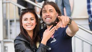 Jana azizi 6 jun 2020. Mainz 05 Gegen Fc Bayern Sky Moderatorin Jana Azizi Im Az Interview Abendzeitung Munchen