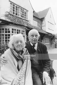 Margaret Rutherford Actress Uk With Her Husband Stringer Davis Margaret Rutherford Actresses Movie Stars