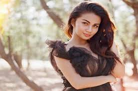 Setelah menyandang status jomblo, ariel tatum kerap dikabarkan tengah menjalin hubungan dengan al. Ariel Tatum Sudah Jenuh Di Rumah Fajar