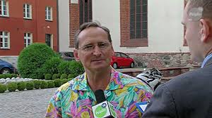 Jest autorem i współautorem licznych książek oraz programów o charakterze podróżniczym oraz publicystycznym. Wojciech Cejrowski O Wolnosci Slowa Youtube