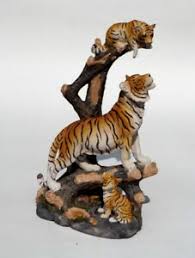 Brown tabbies are what most people think of when they envision a tabby. Tiger Katze Tigerfigur Baby Tierfigur Skulptur Deko Tier Figur Statue Abstrakt Ebay